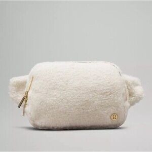 NWT Lululemon Everywhere Belt Bag Large 2L Fleece- Color: White Opal/Gold
